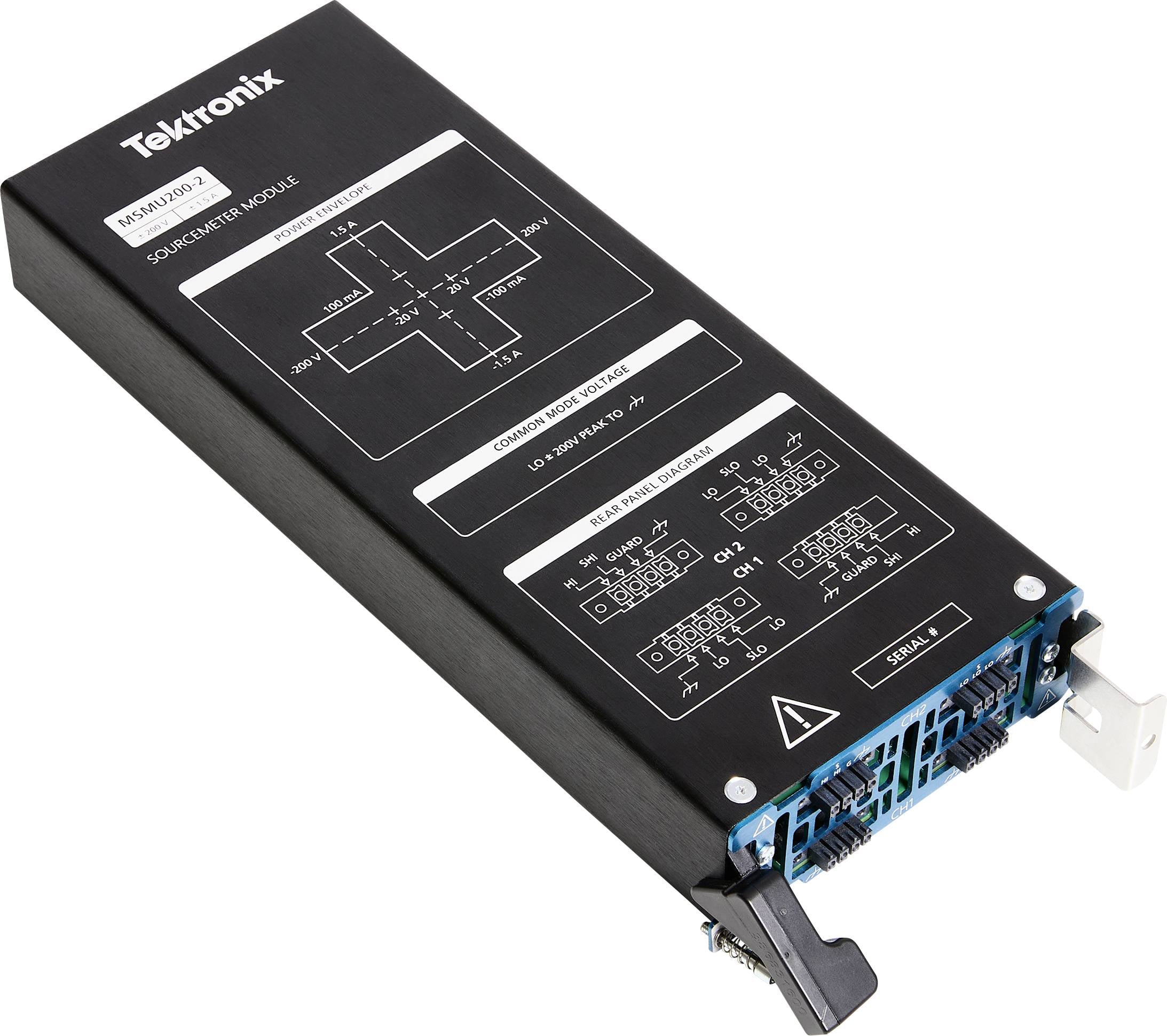 Tektronix SCA3010-2 bronmetermeermodule met gelabelde frontpaneel-diagrammen en blauwe aansluitpoorten.