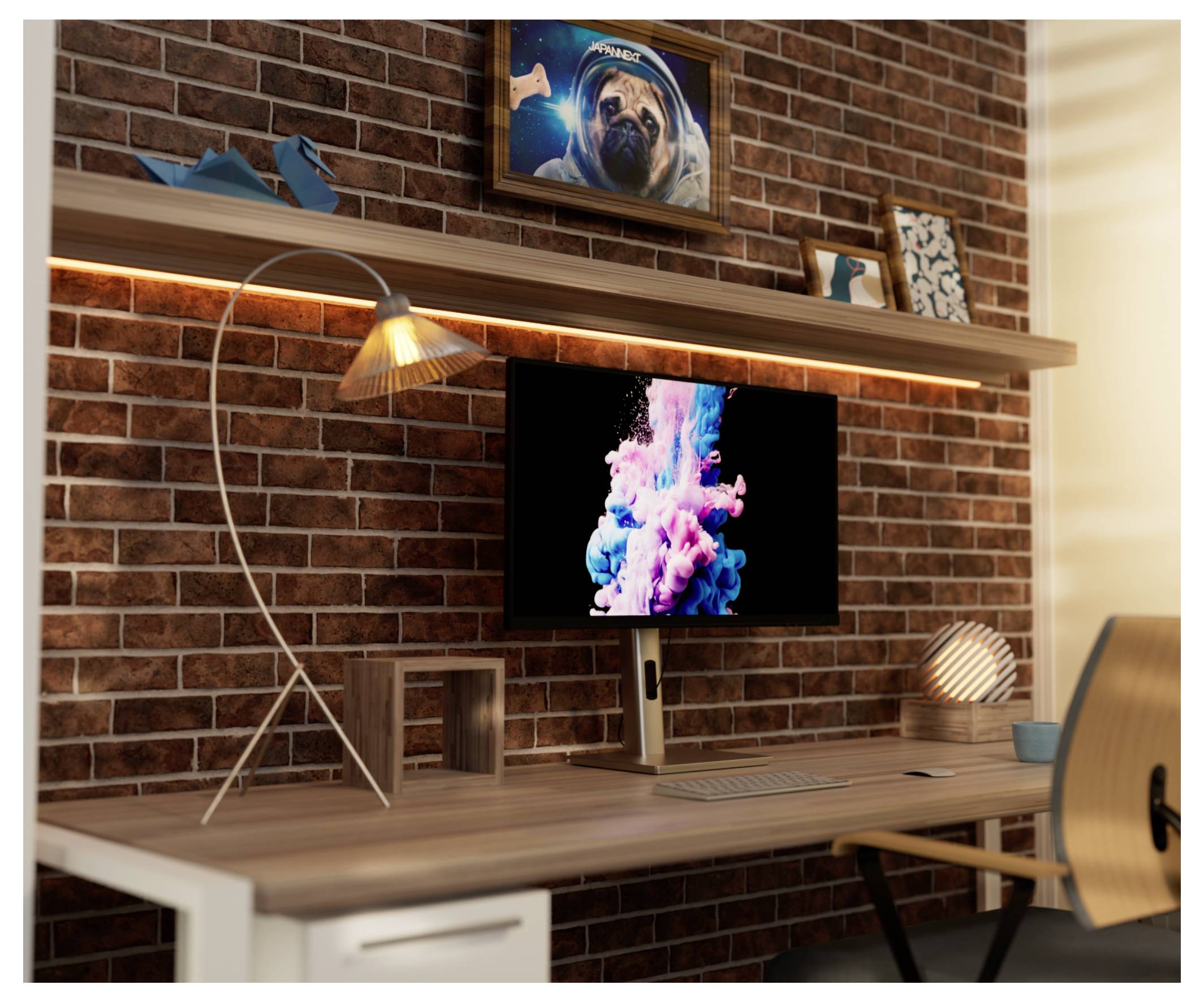 Modern thuiskantoor bureauopstelling met een aan de muur gemonteerde monitor die kleurrijke abstracte rookkunst toont, bakstenen muur, lamp, planken en ingelijste hondenfo­to.