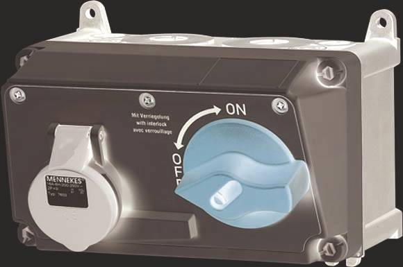 Industriële elektriciteitshuisvesting met een blauwe rotatieve AAN/UIT-kiezer en een afgedekt stopcontact op het voorpaneel.