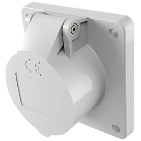 Witte industriële elektrische stekker of connector met beschermende dop gemonteerd op een vierkante wandplaat