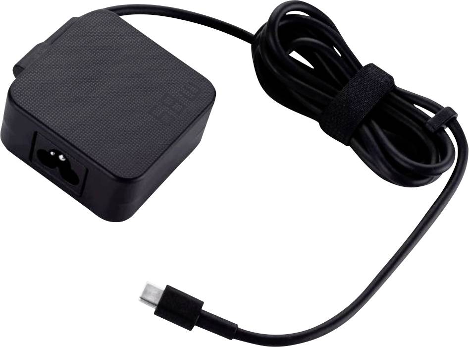 Zwarte AC-stroomadapter met bijgeleverde spiraalvormige kabel en USB-C-stekker op een witte achtergrond.