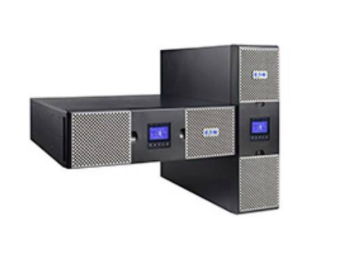 Twee zwarte, rechthoekige serverunits met blauwe displays en een rooster aan de voorkant tonen technologische infrastructuur.