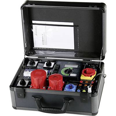 Een draagbaar elektrisch testapparaat met meerdere stopcontacten en display, opengevouwen in een koffer, met documenten in de deksel.