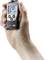 Een handthermometer wordt in een hand vastgehouden, toont '27 °C', 'Lucht 21 °C', '63%' en heeft knoppen voor opties.