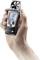 Een hand houdt een anemometer vast die 13 m/s en 21,4°C aangeeft.