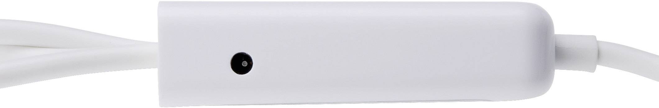 Een witte adapter met een klein zwart aansluitgat aan de zijkant van het apparaat. Hij is aangesloten op een kabel.