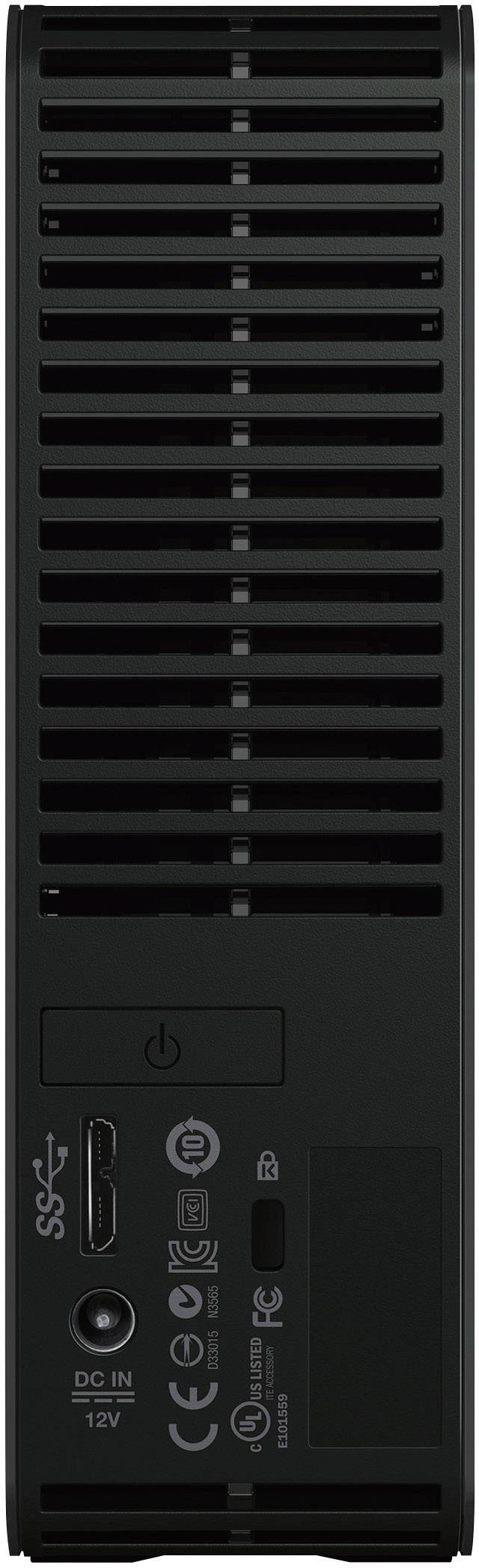 Achterkant van een extern opslagapparaat met ventilatiesleuven. Toont aansluitingen voor USB, netsnoer en apparaatinformatie.