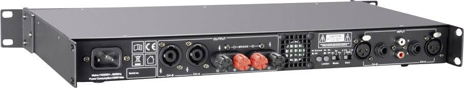 Een zwarte audioversterker met verschillende aansluitingen aan de achterkant, inclusief XLR- en luidsprekerklemmen.