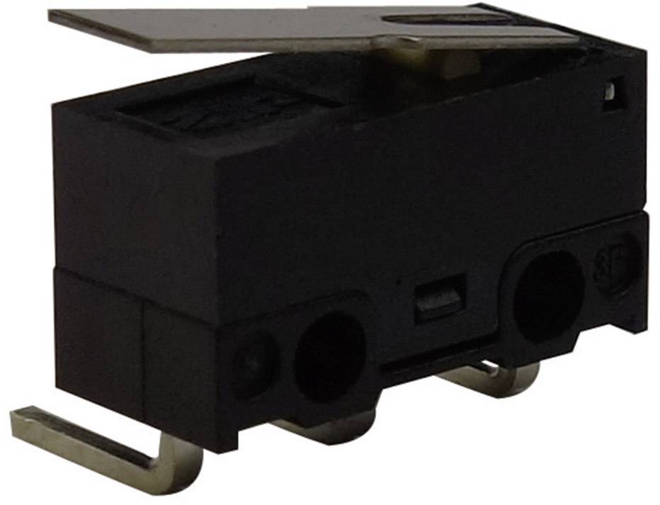 Een zwarte microswitch met twee metalen aansluitingen en een hefboom bovenop. De schakelaar is compact en wijst op industrieel gebruik.