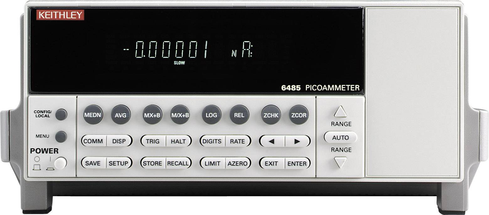 Een Keithley 6485 Picoampèremeter met digitale weergave toont een stroom van 0,000001 nA. Bedieningstoetsen en bereikinstellingen eronder.