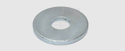 Een enkele, platte, ronde metalen sluitring met een centraal gat, op een neutrale achtergrond.