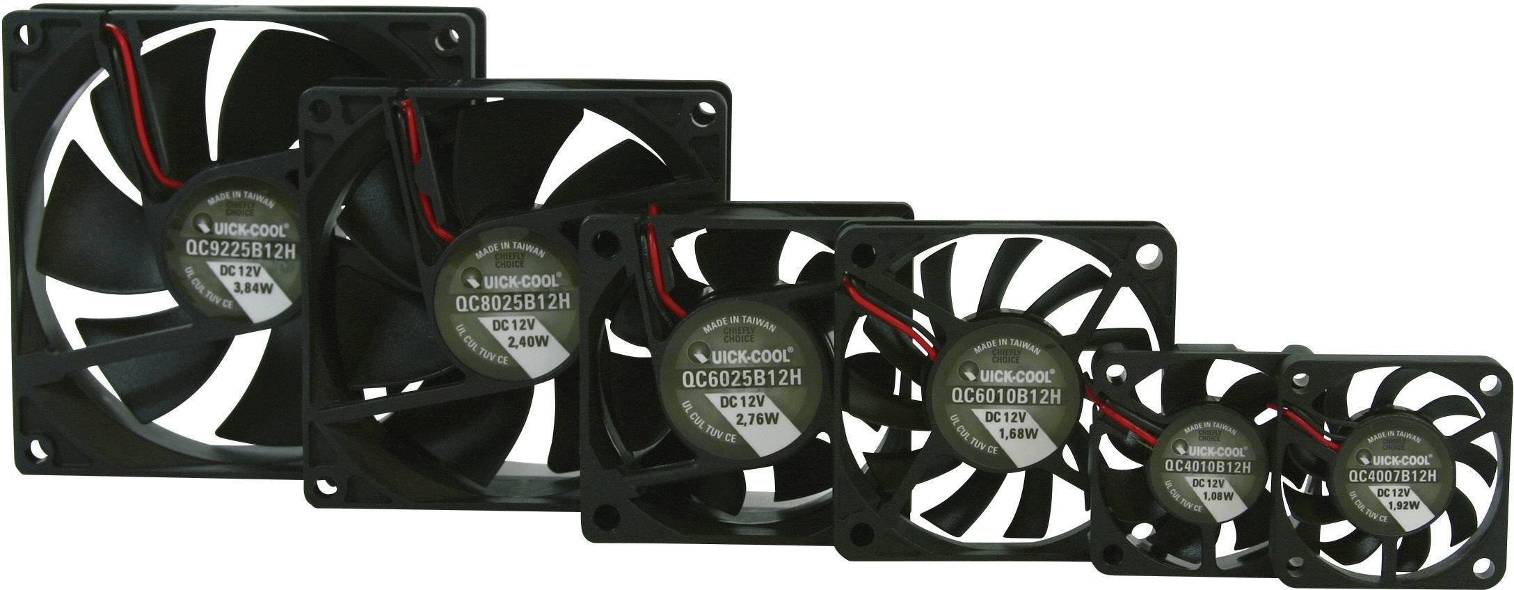 'Vijf computerventilators naast elkaar gerangschikt in verschillende formaten. Elke ventilator heeft zwarte schoepen en een middenschild met specificaties.'