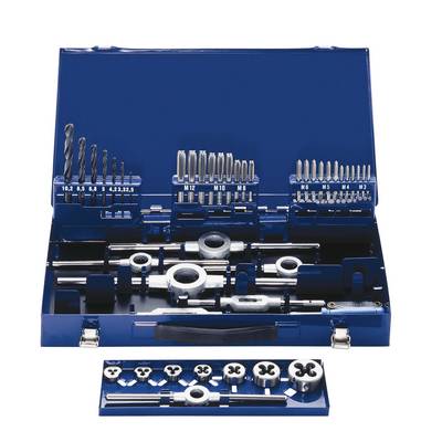 Blauwe gereedschapskist met verschillende metalen snijgereedschappen en boren in verschillende maten, netjes gerangschikt in aparte vakken.