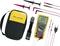 Multimeter-set met gele tas, verschillende kabels en sondes. Het display toont '1000'.