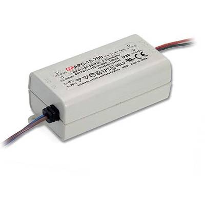 Een wit elektrisch voedingsapparaat met het opschrift 'Mean Well APC-12-700'. Het heeft kabels aan beide uiteinden en verschillende technische symbolen.