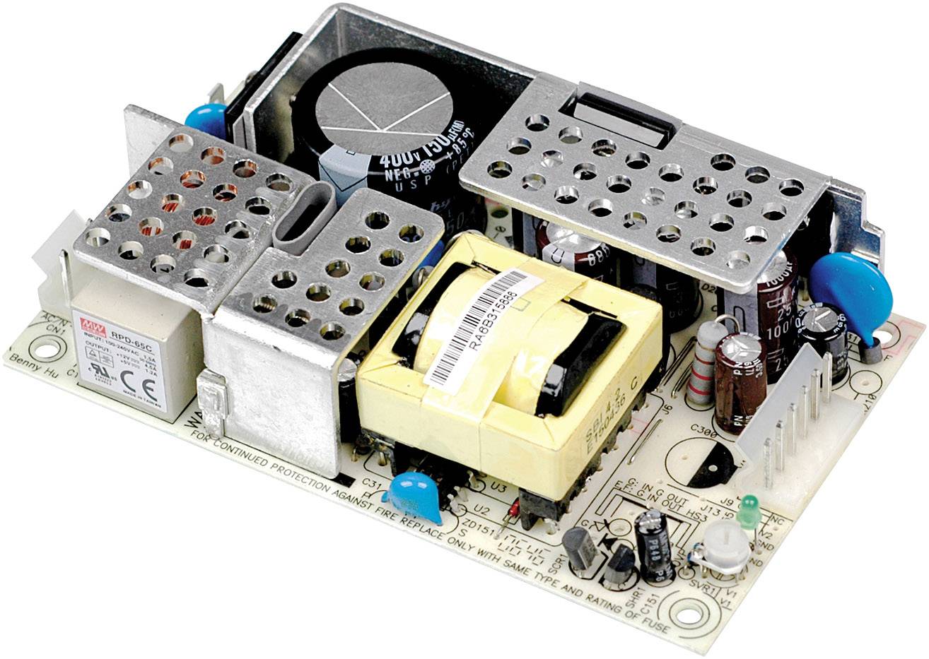 Een schakelvoedingsplaat met meerdere condensatoren, transformatoren en metalen afdekkingen. De printplaat toont elektronische componenten.