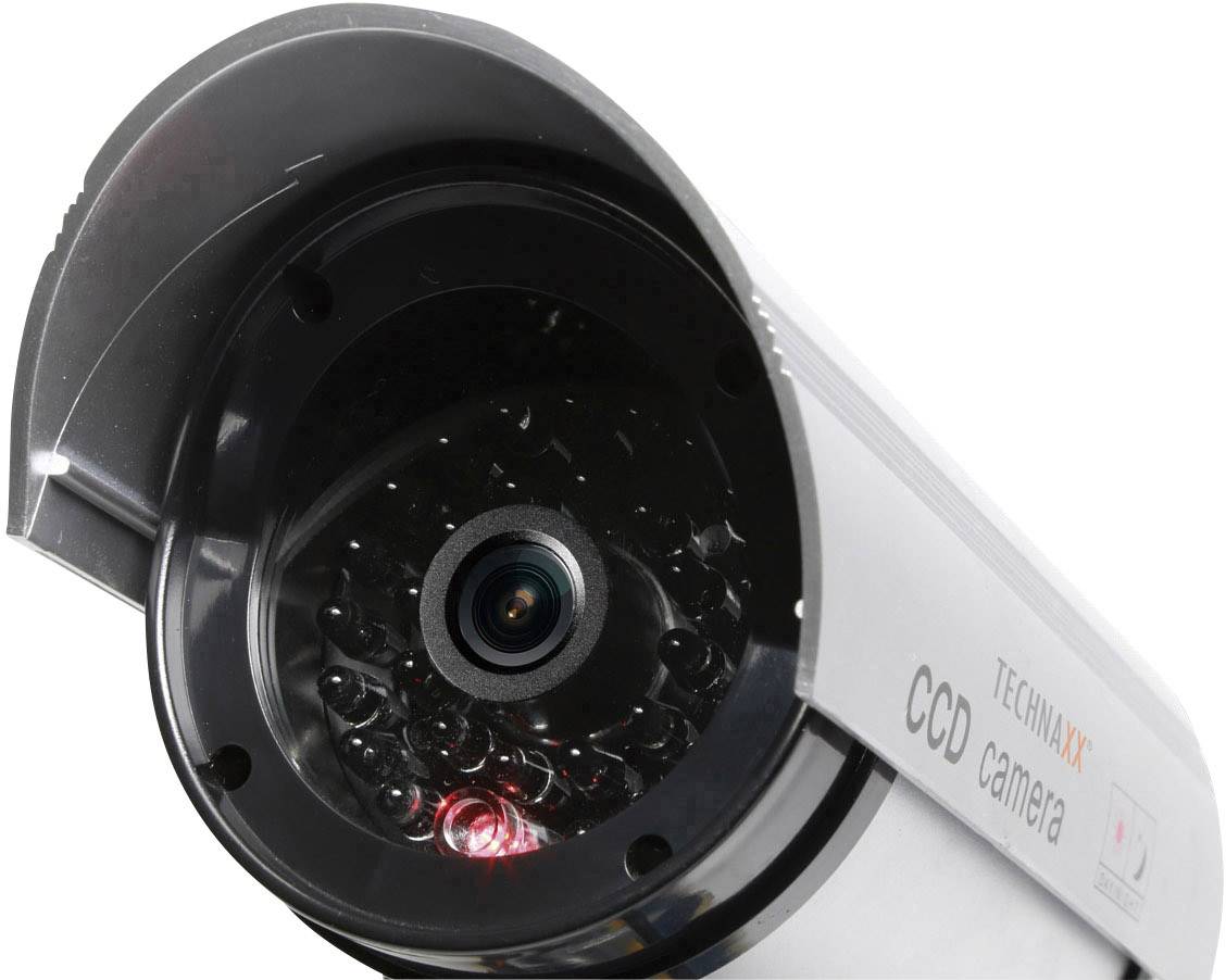 Bewakingscamera op korte afstand, gefocust op de cameralens met een klein rood LED-lampje eronder.