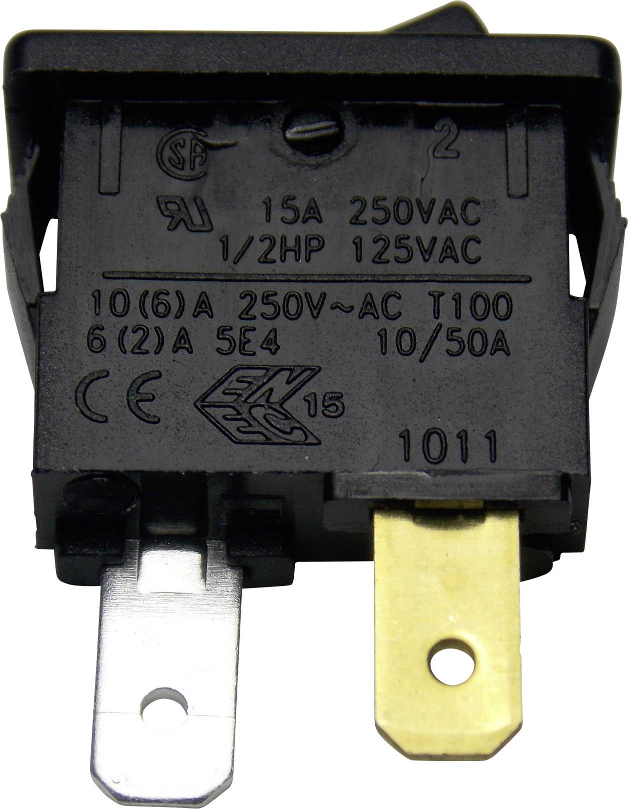 Zwarte elektrische schakelaar met metalen aansluitingen. Opschrift toont technische specificaties: '15A 250VAC, 1/2PK 125VAC'.
