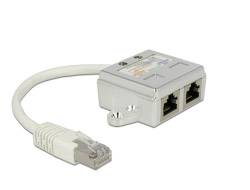 Twee-poorts Ethernet-splitter met kort RJ45-kabel, geschikt voor het verbinden en verdelen van netwerkverbindingen.