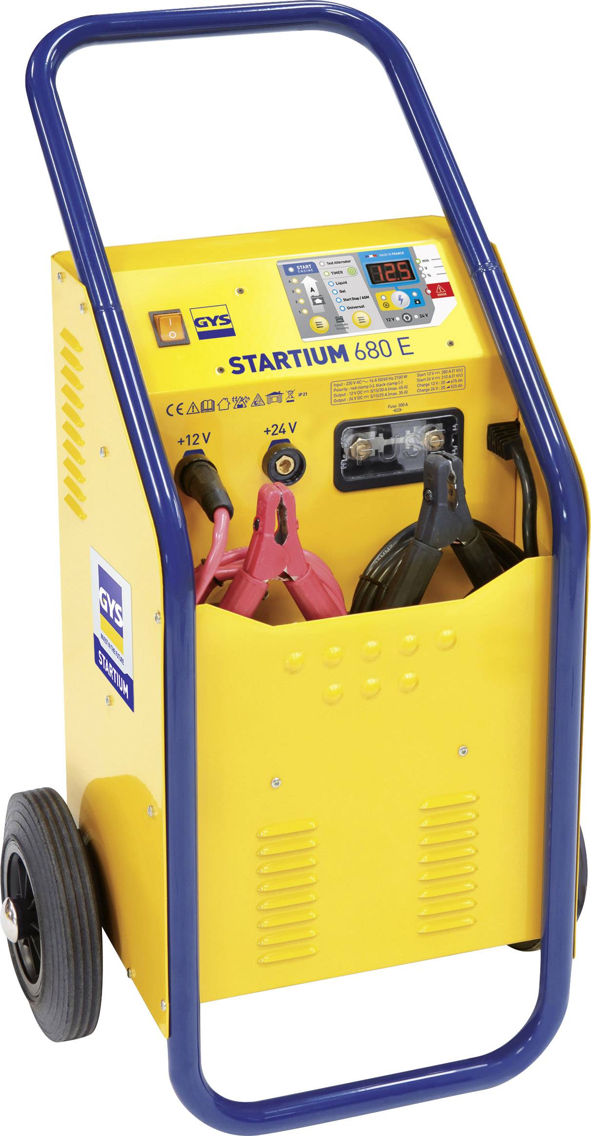 Draagbare batterijlader op wielen, geel met blauwe handvatten. Display en bedieningselementen bovenaan, twee klemmen in rood en zwart.