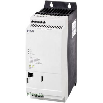 'Witte elektrische frequentieomvormer met ventilatiesleuven en meerdere aansluitklemmen aan de voorkant, met het opschrift Eaton.'