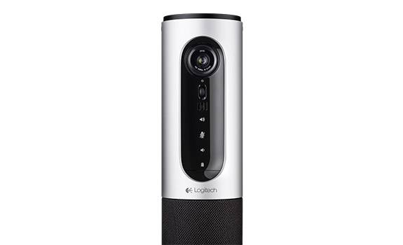 Een zilver-zwarte conferentiecamera met lens en bedieningsknoppen, geschikt voor videoconferenties in kantoren of vergaderruimtes.