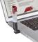 Een laptop met een WLAN-stick die is aangesloten op een USB-poort. Op het scherm zijn technische details zichtbaar.