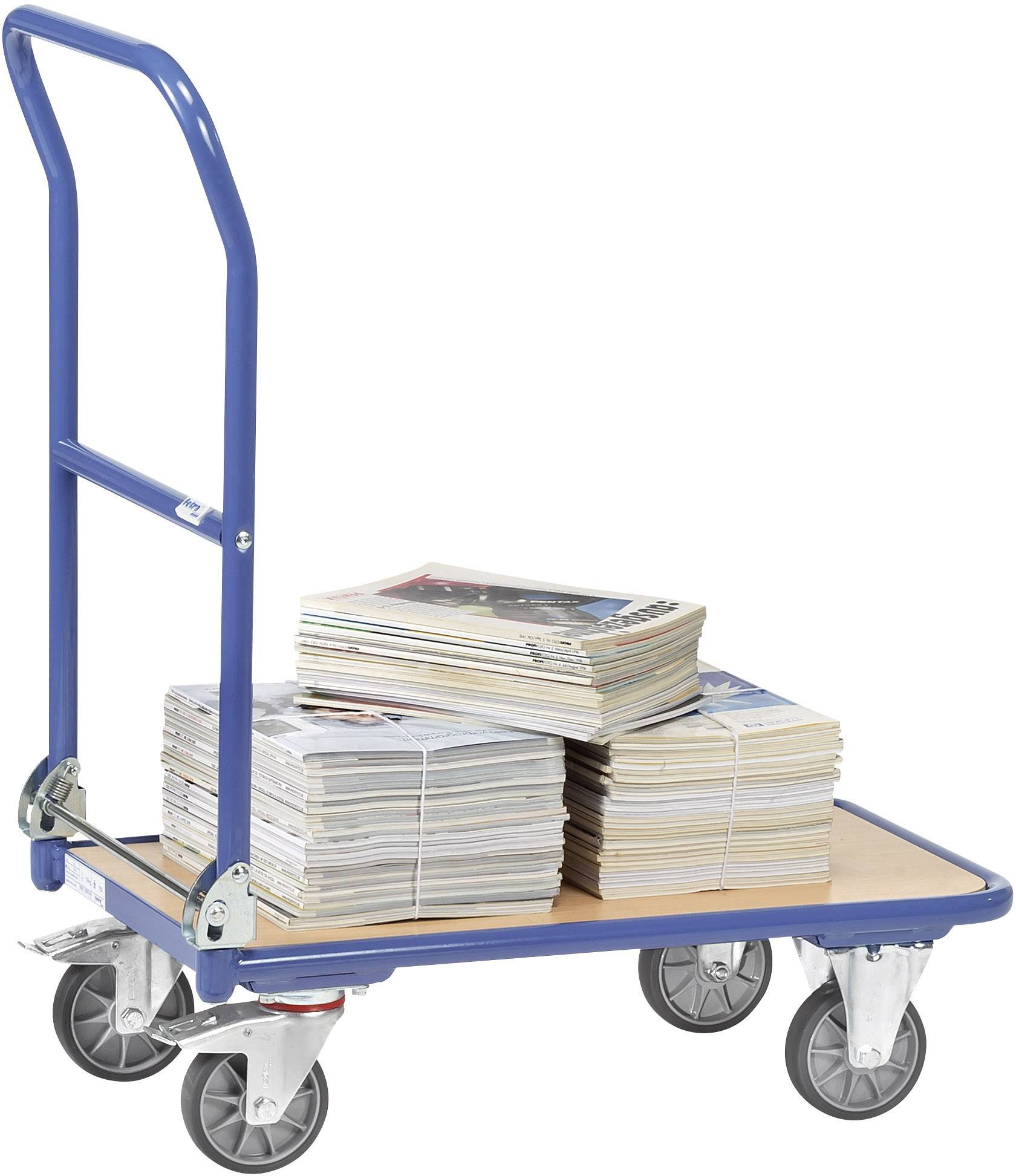 Een blauwe platformwagen met stapels tijdschriften op de laadvloer bevindt zich in een binnenruimte.