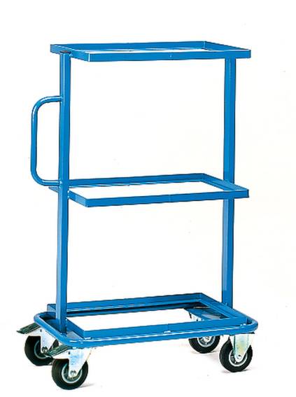 Een blauwe metalen wagen met drie schappen en vier wielen. Geschikt voor het transport van materialen of gereedschappen.