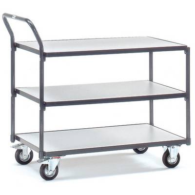 Een drielaags metalen trolley met handgrepen aan één zijde, gemonteerd op vier wielen. Ideaal voor het vervoeren van goederen in een magazijnomgeving.