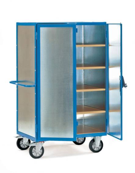Metalen rolcontainer met vier wielen, geopend. Vijf schappen binnenin zichtbaar. Geschikt voor transport of opslag van voorwerpen.