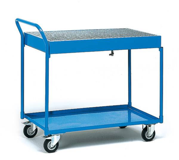 Een blauwe metalen handkar met vier wielen, een handvat en een groot, open laadoppervlak, geschikt voor het transporteren van goederen.