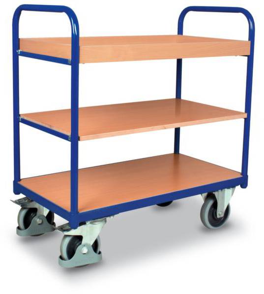 Een transportwagen met drie houten plateaus en een blauwe metalen frameconstructie, gemonteerd op vier zwenkwielen voor gemakkelijke verplaatsing.