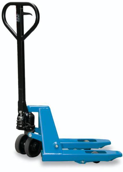 Een blauwe handpalletwagen met een zwarte handgreep, twee voorwielen en twee grotere achterwielen, voor het vervoeren van pallets.