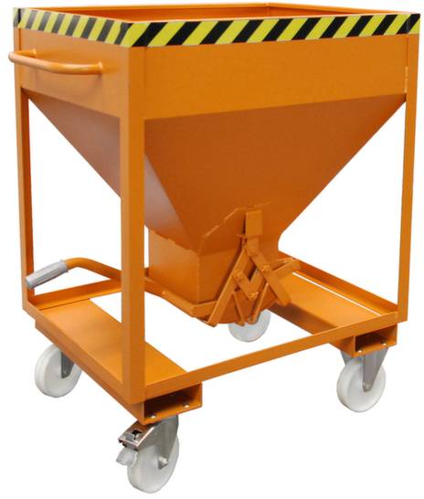 Oranje, kantelbare transportcontainer op wielen met geel-zwarte waarschuwingsstrepen aan de bovenkant.
