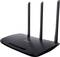 Zwarte WLAN-router met drie antennes, modelaanduiding 'TP-LINK', LED-indicatoren aan de voorkant.