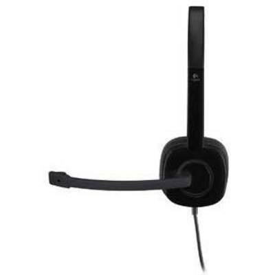 Een zwarte headset met geïntegreerde microfoon. Ideaal voor computergebruik en online communicatie.