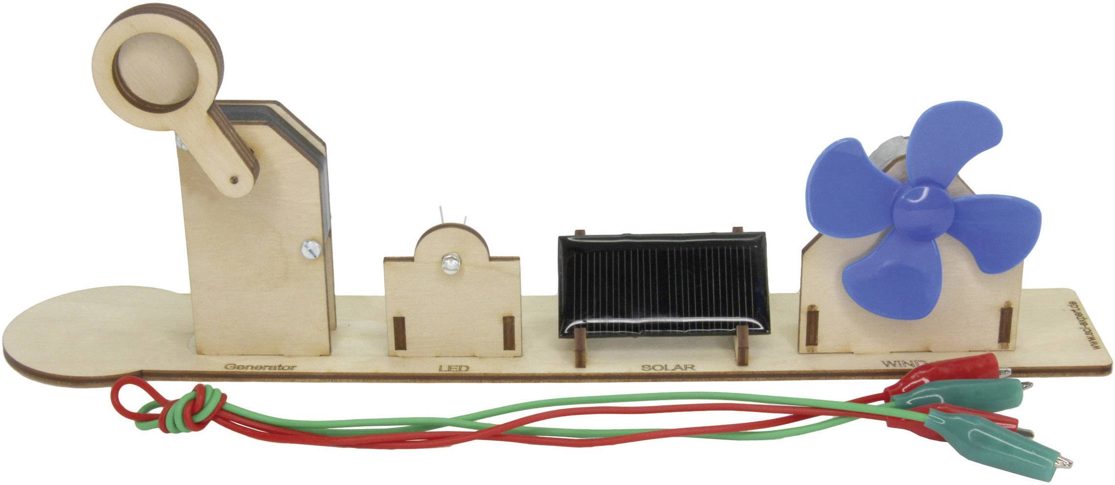 Model met licht hout, zonneventilator, LED en motor. Toont conversie van zonne-energie door eenvoudig ontwerp.