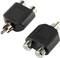 Twee zwarte audio-adapters: een met een stekker, de andere met twee aansluitingen, beide bedoeld voor het verbinden van elektronische apparaten.