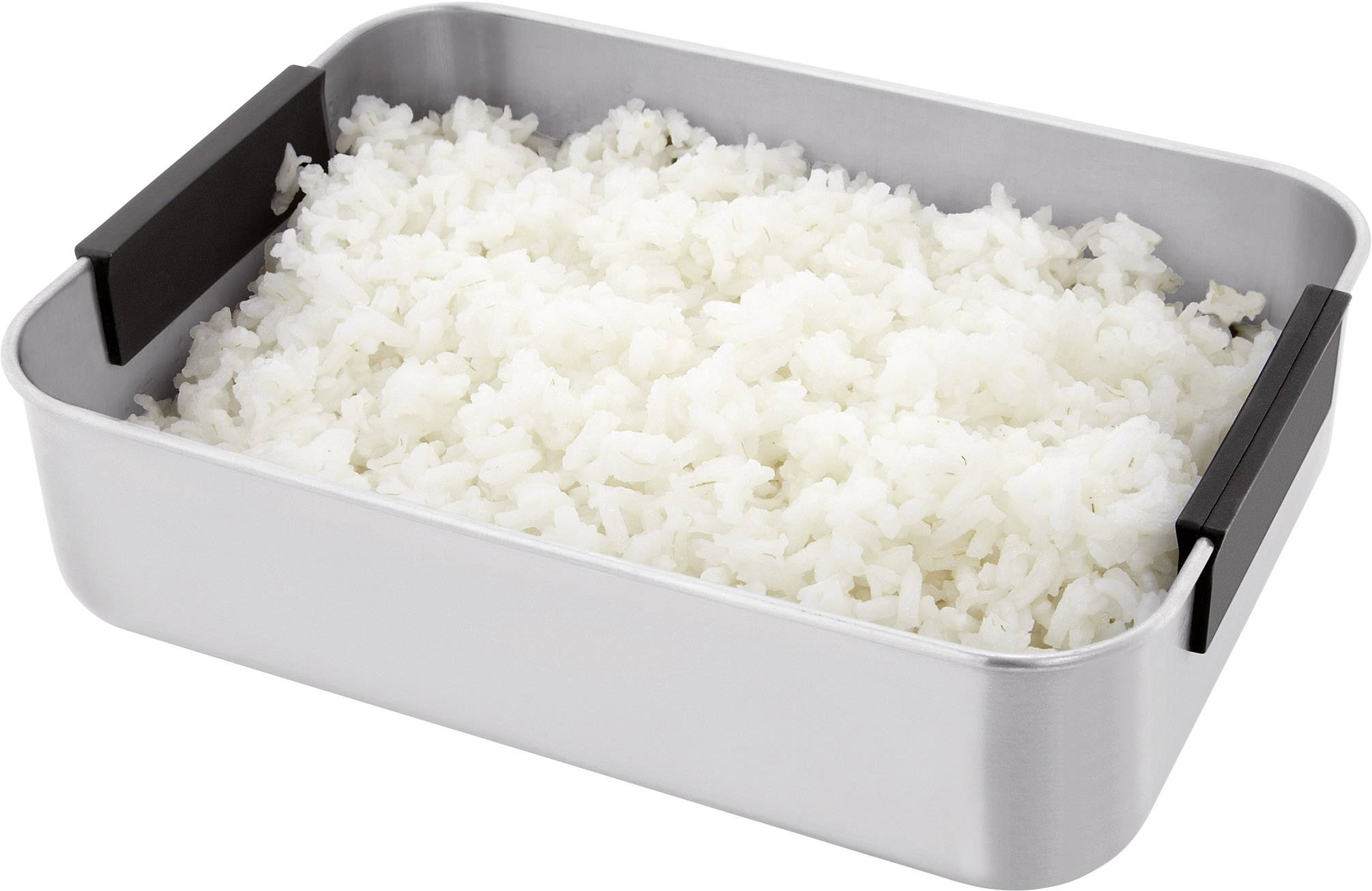 Een metalen schaal gevuld met witte, gekookte rijst. De handgrepen aan de zijkanten zijn zwart.