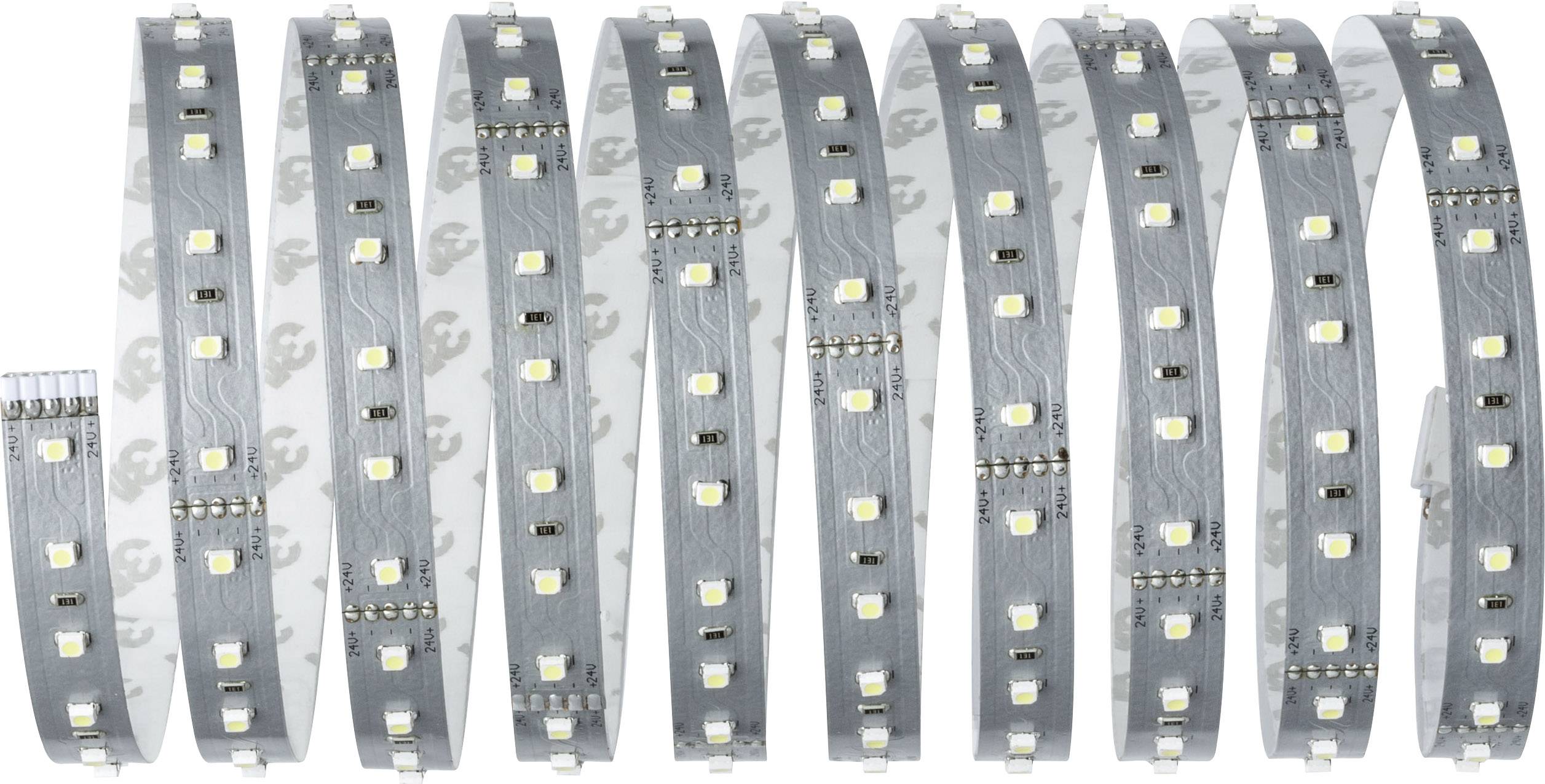 Een LED-strip met talrijke kleine lichtjes op een flexibele, transparante ondergrond, geschikt voor decoratieve verlichting.