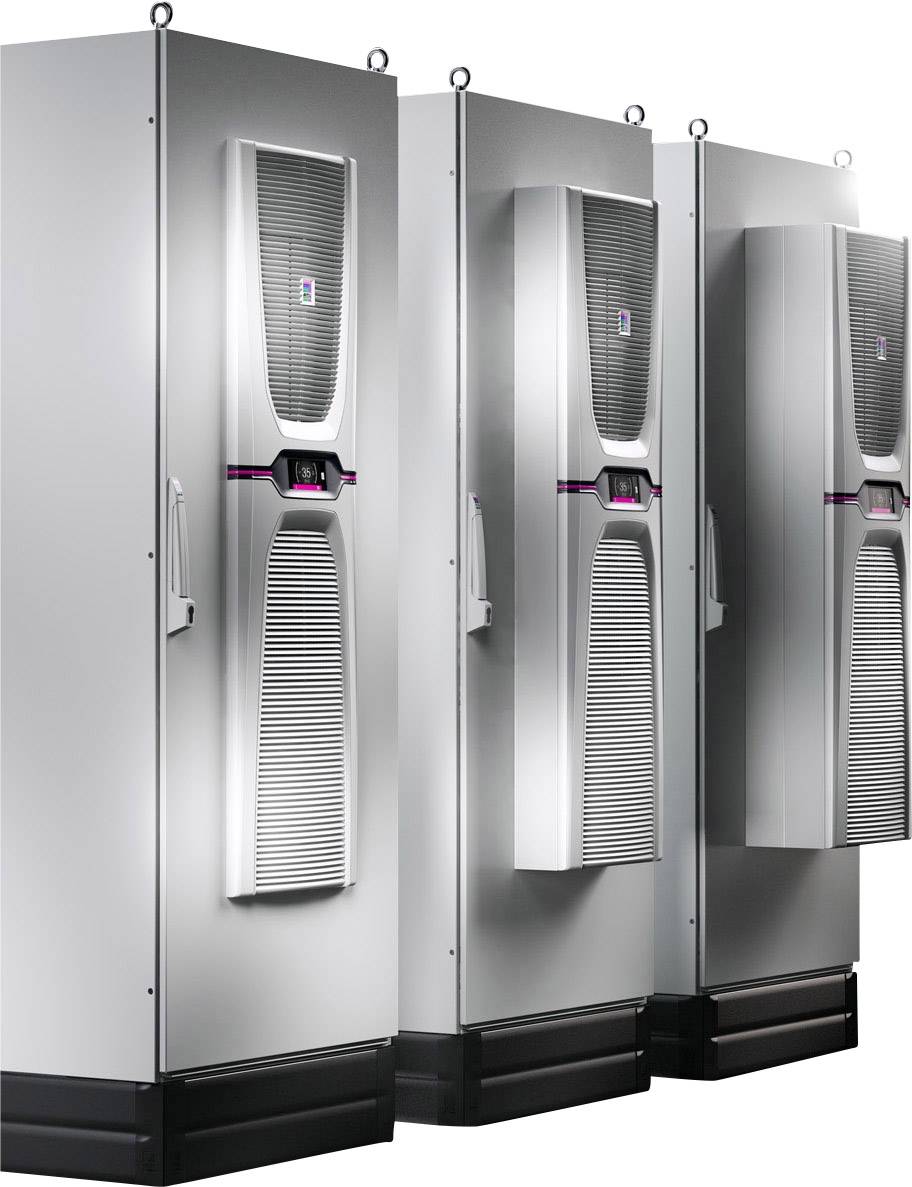 Drie zilveren schakelkasten met grijze ventilatierooster en bedieningspaneel in een modern design staan naast elkaar.