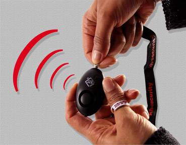 'Twee handen houden een kleine, zwarte alarminstallatie vast. Rode golvende lijnen wijzen op een akoestisch signaal of alarm.'