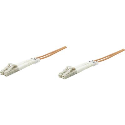 Twee oranje glasvezelkabels met witte connectoren op een witte achtergrond.