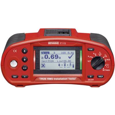 'TRUE RMS Installatietester' met displayweergave van 0,69 Ohm en functie-instellingen. Rode behuizing met bedieningsknoppen.