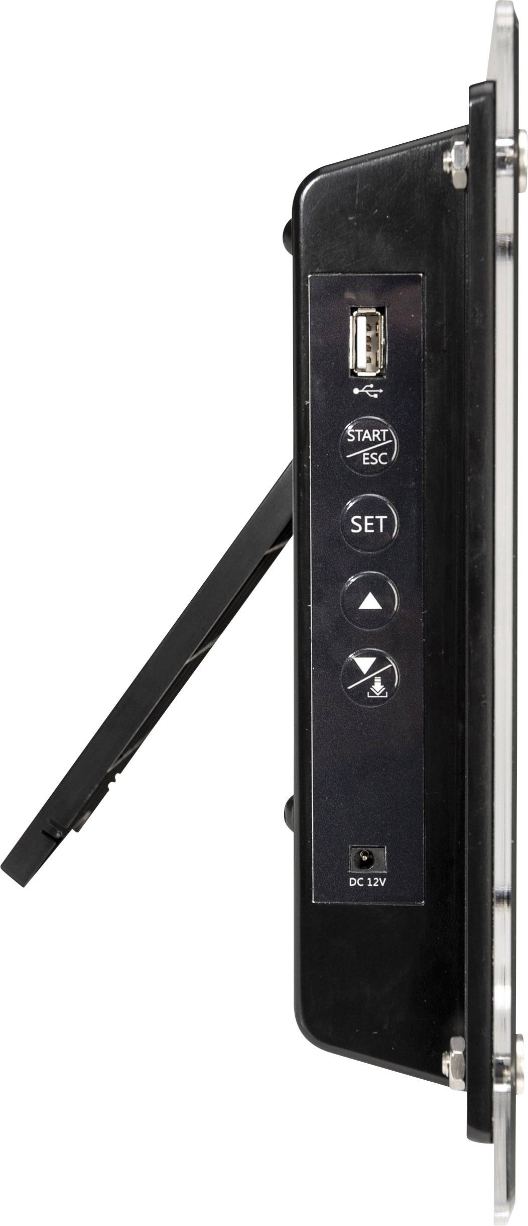 Zijaanzicht van een zwart elektronisch apparaat met toetsen en een USB-aansluiting, geplaatst op een uitklapbare standaard.