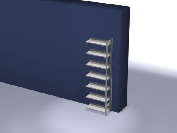 Een hoge, donkerblauwe ruimteverdeler met zeven witte schappen aan de zijkant bevestigd, toont een minimalistische inrichtingsoplossing.