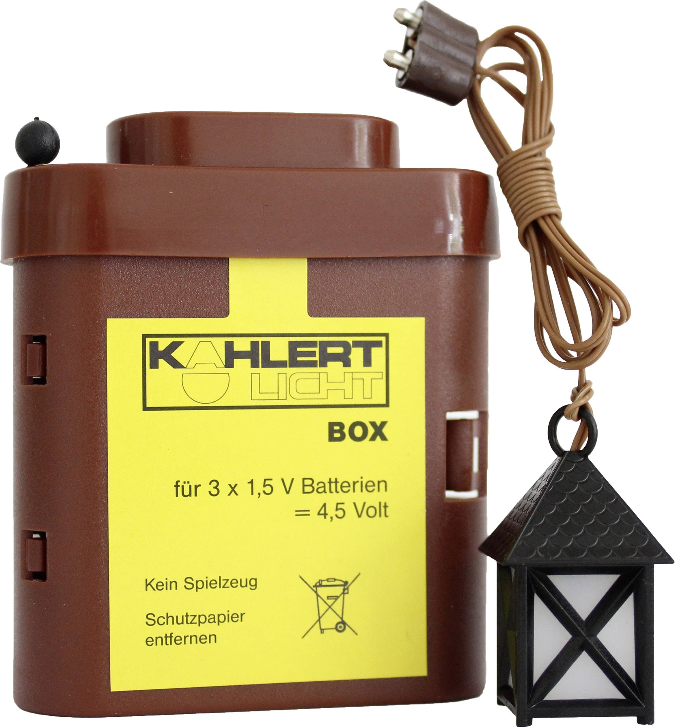 Bruine Kahlert lichtbak met drie batterijposities en kleine lantaarnhanger. Tekst: 'voor 3 x 1,5 V batterijen = 4,5 volt.'