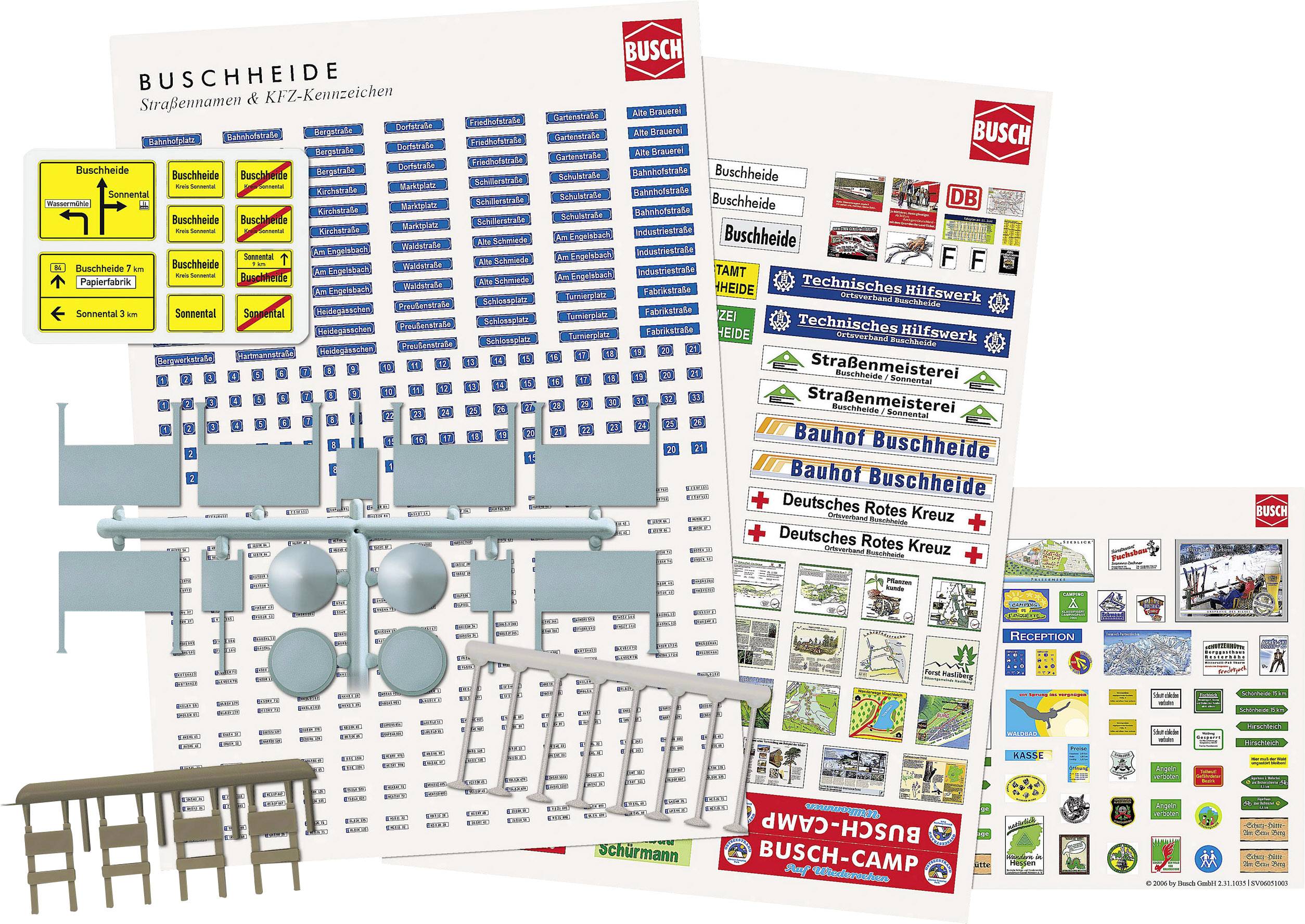 Bushaltepaal-kenmerken en borden met verschillende straatnamen, verkeersborden en symbolen. Accessoires voor modelbouw.