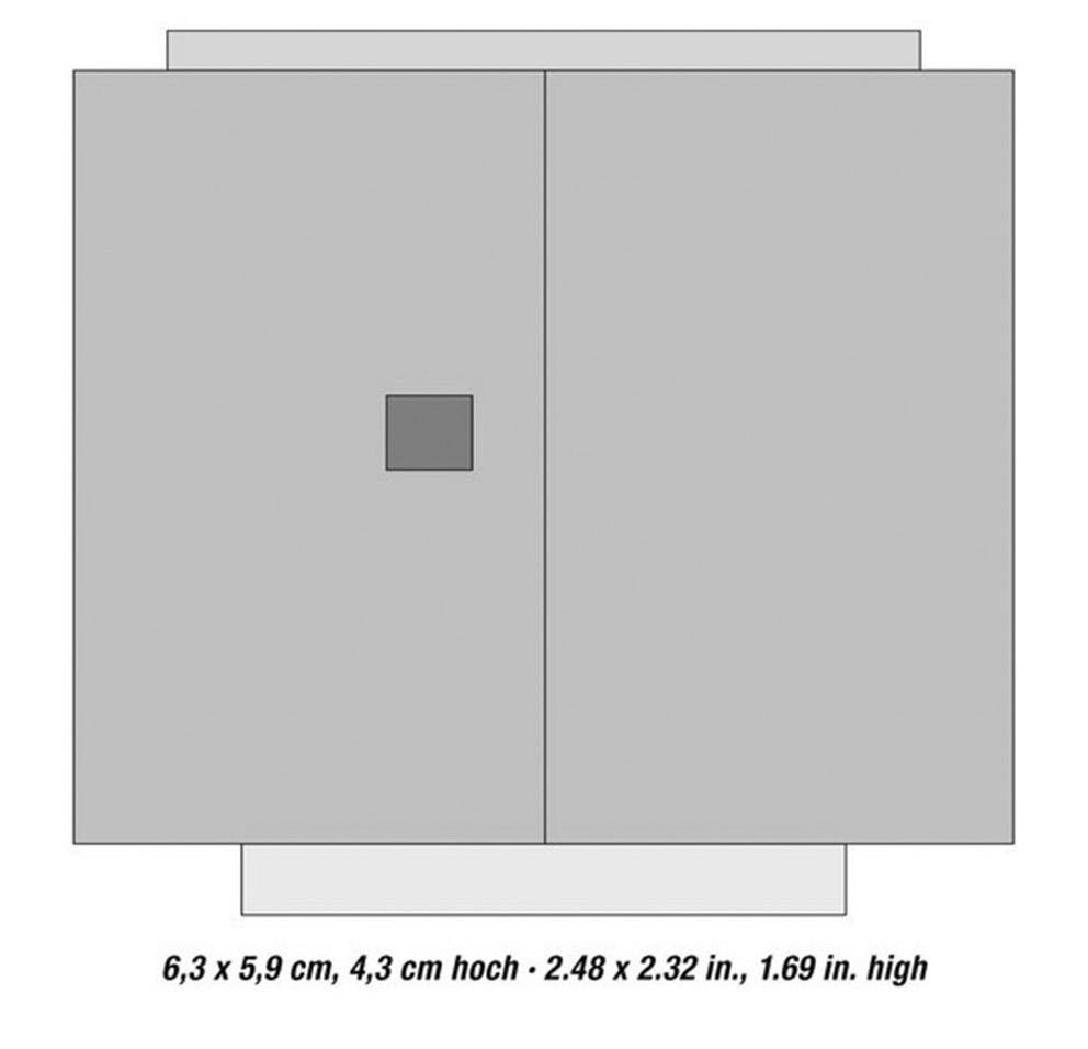 Grijs, eenvoudig vierkant object met een kleinere, centrale vierkante verdieping. Afmetingen: 6,3 x 5,9 cm, 4,3 cm hoog.